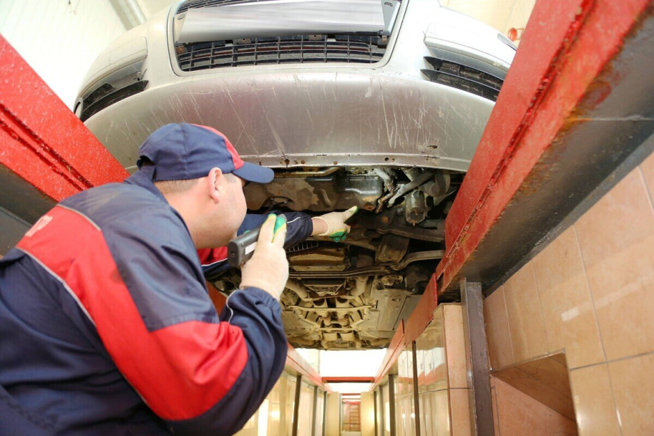 машина проходит техосмотр