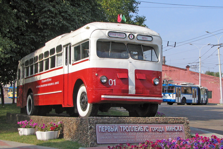 Троллейбус МТБ-82Д в музее транспорта Минска.jpg
