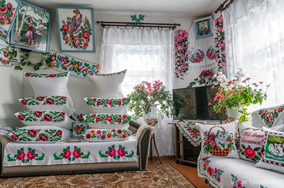 вышиванка комната подушки