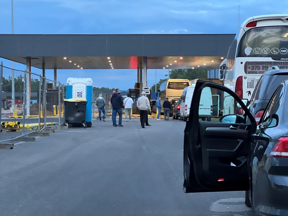 Очередь на границе 2.jpg