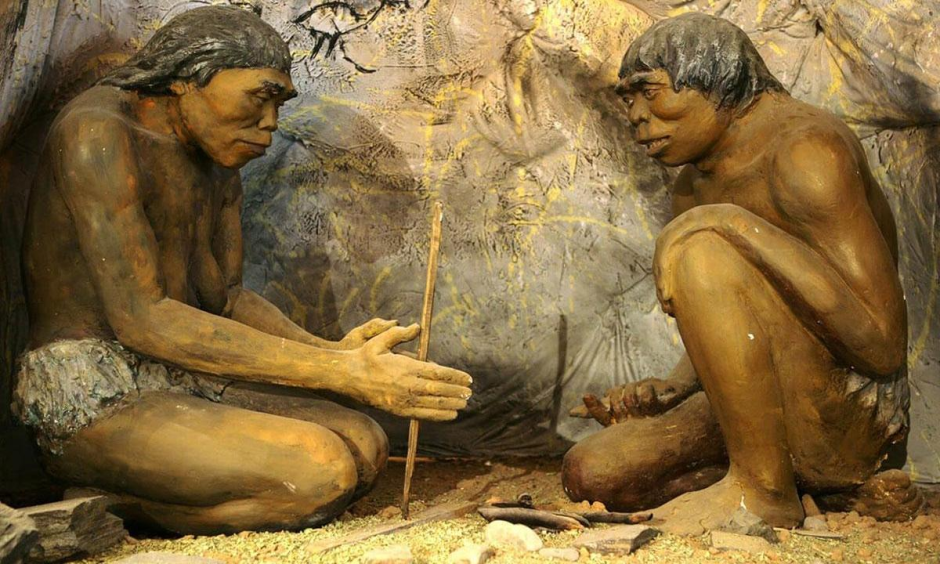 древние люди добывают огонь