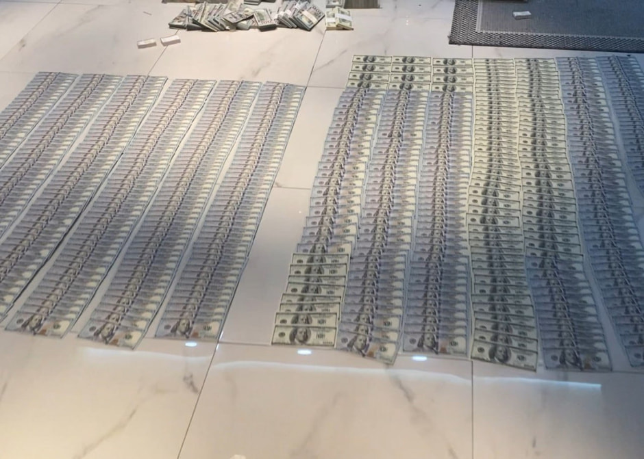 Деньги в пачках 1.jpg