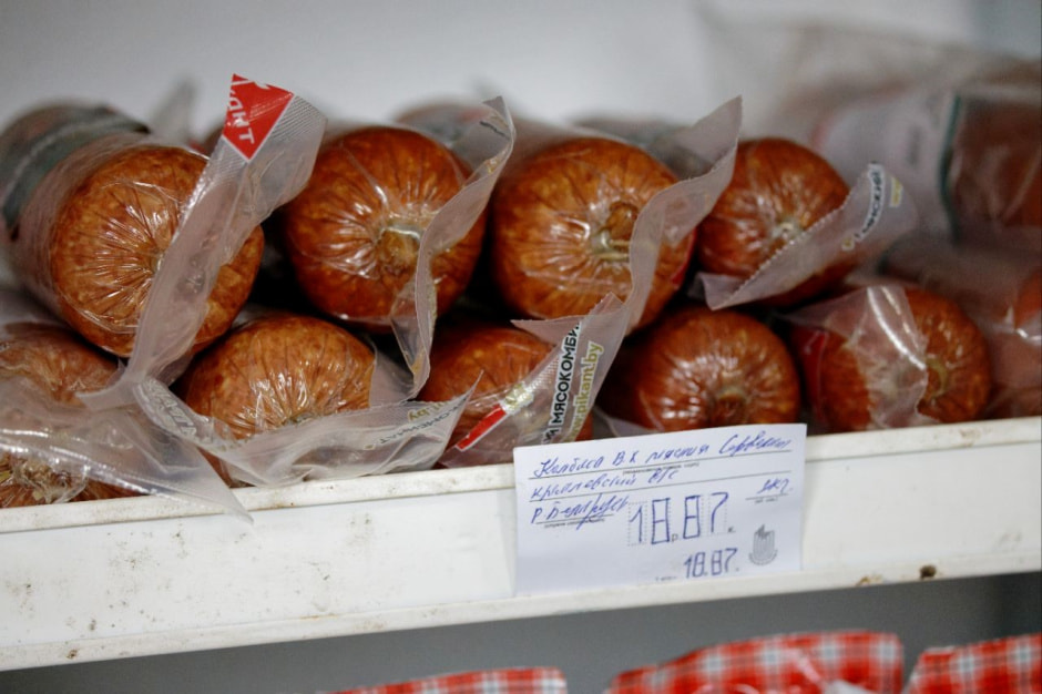 Продавец в сельском магазине 15.jpg