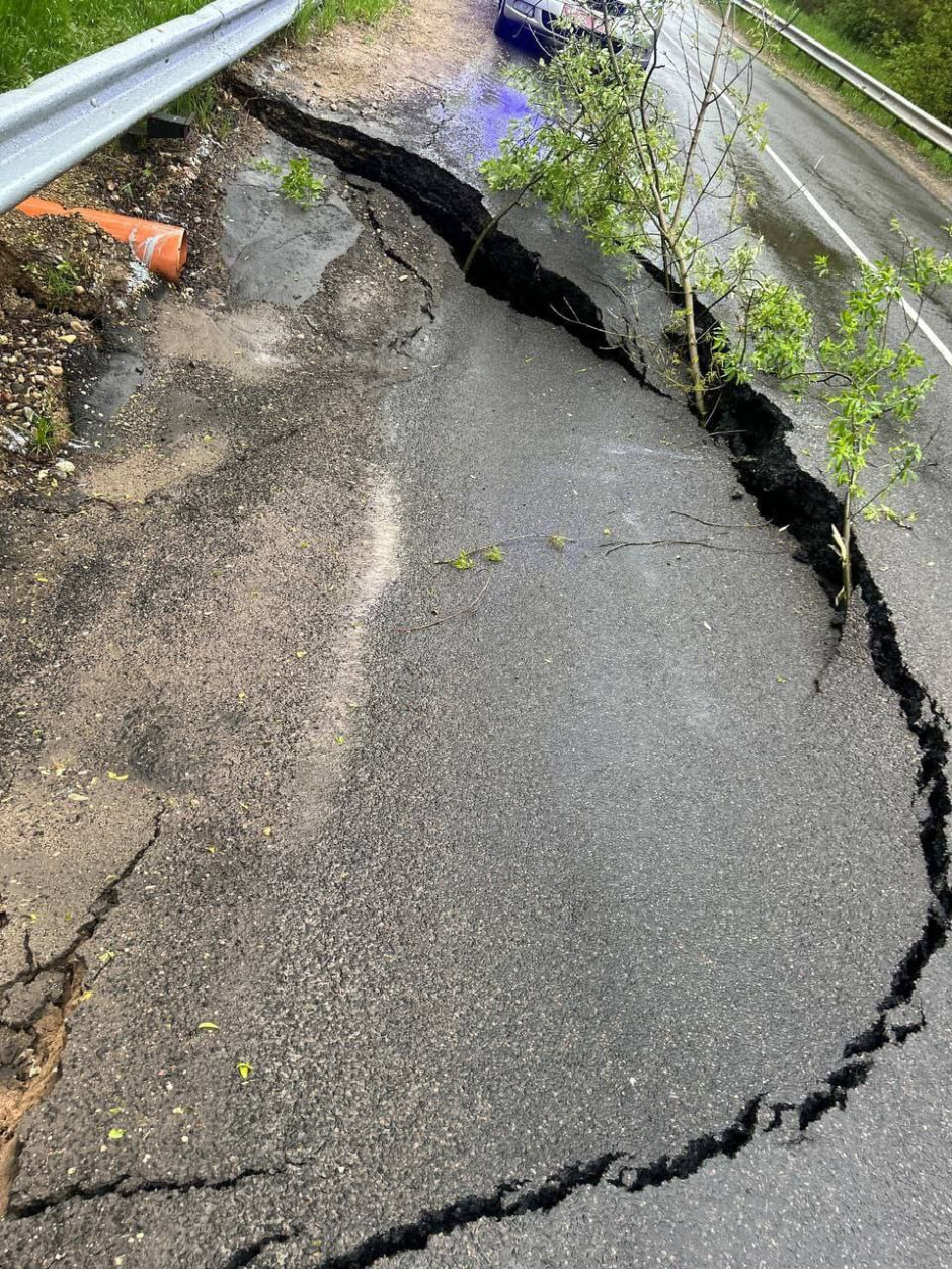 Дорогу размыло из-за дождей