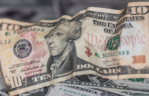 Белорусам предложили купить 10 долларов за 1200 рублей. А у вас есть такая купюра?