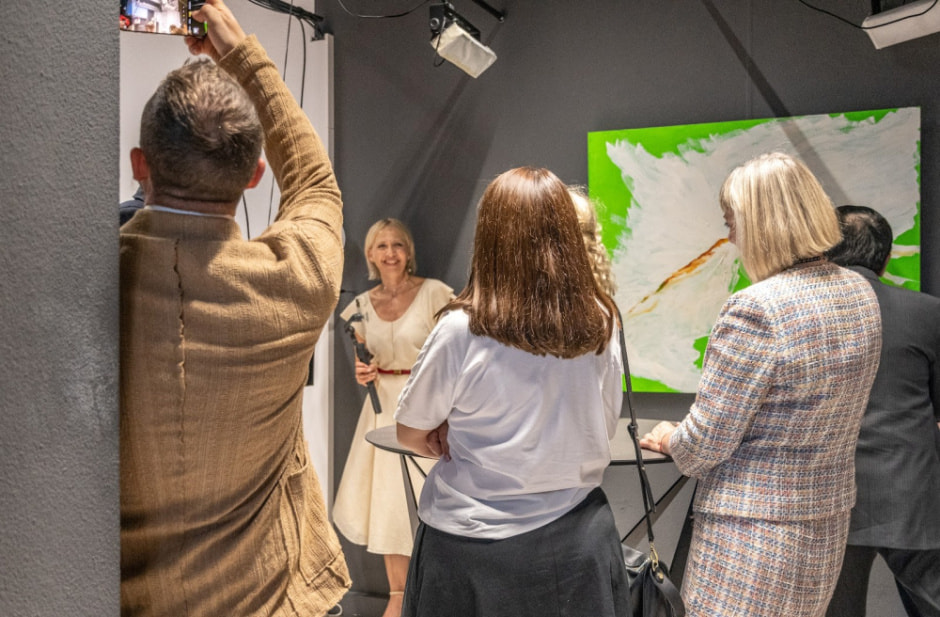 Художник Валерий Песин в галерее SmART 23.jpg