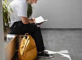 Могут ли в школе досматривать рюкзаки учеников? Ответ Минобразования