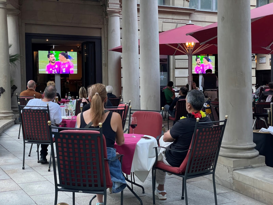 Антураж матча Германия-Швейцария 6.jpg