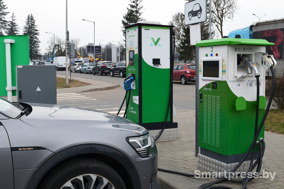 маланка_зарядная станция.jpg