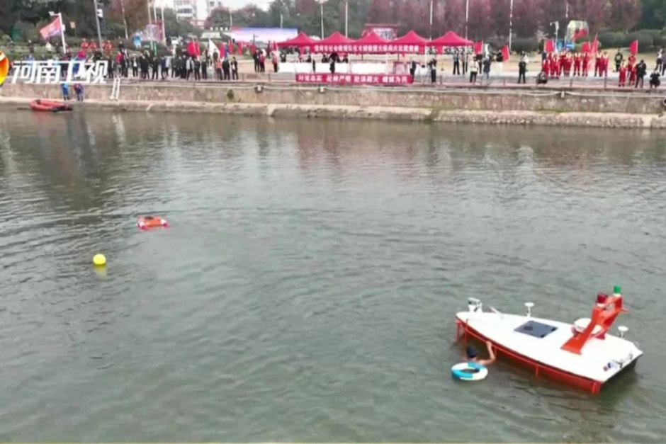 робот в китае.jpg