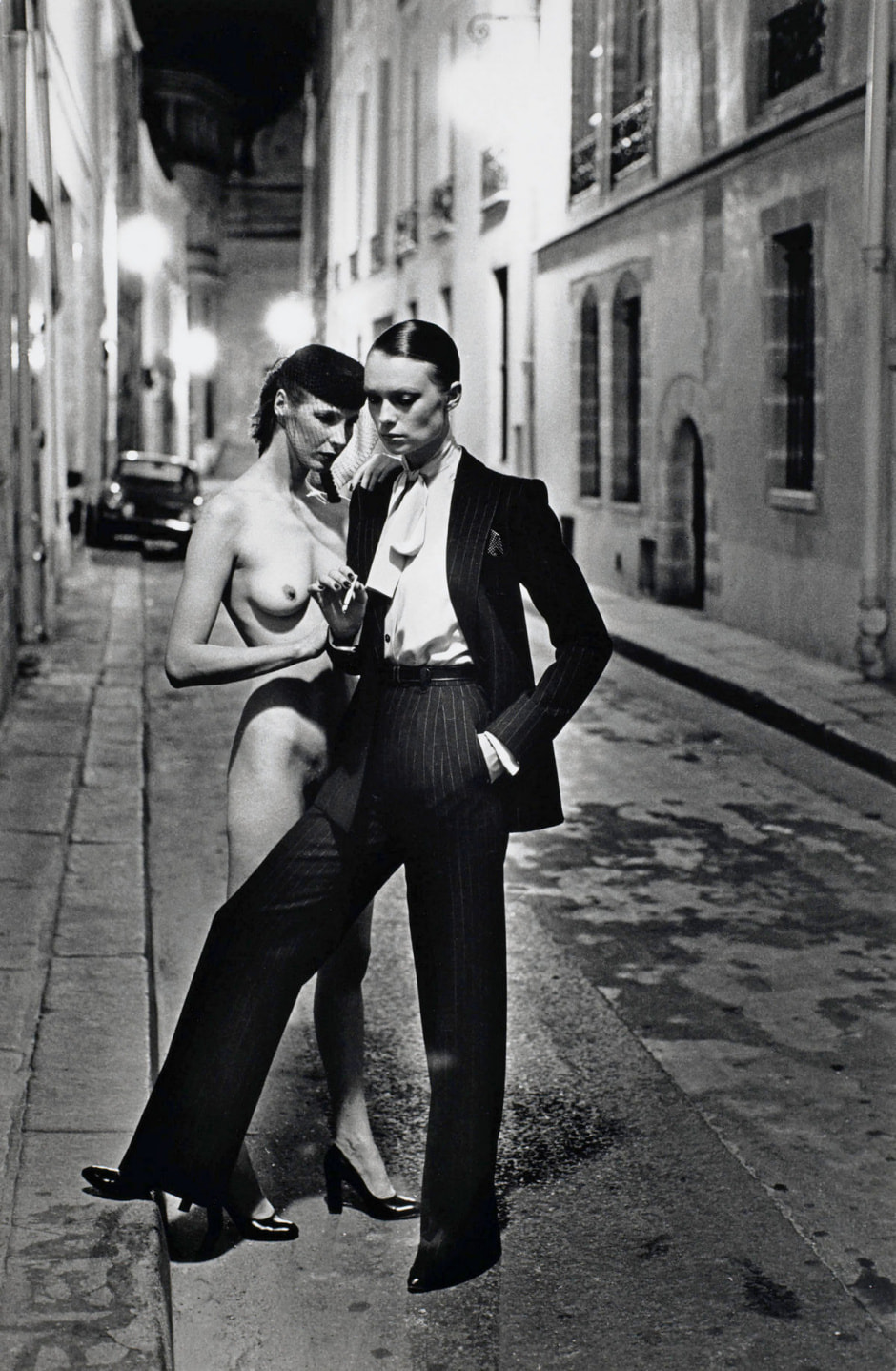 3-Фото Хельмута Ньютона Yves Saint Laurent Le Smoking 1975.jpg