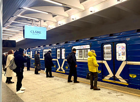 Сбой в метро Минска: поезд остановили на “Кунцевщине”, пассажиров высадили