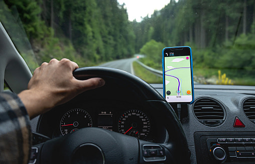 “Машина станет неуправляемой” – ГАИ предупредила о штрафах за пользование навигатором в Беларуси