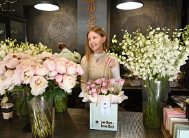 “Самый дорогой букет стоит 660 рублей”. Нашли место, где можно купить белую сирень и нежные пионы 