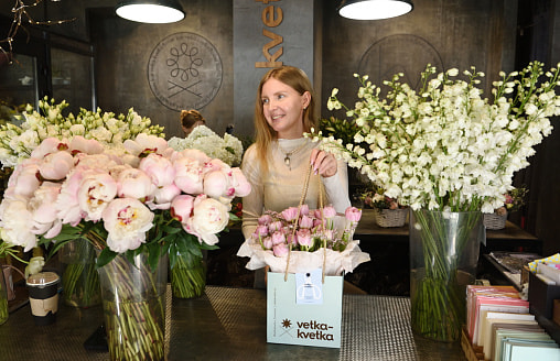 “Самый дорогой букет стоит 660 рублей”. Нашли место, где можно купить белую сирень и нежные пионы 