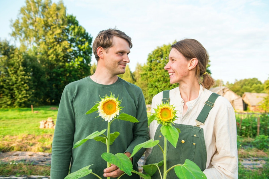1-Михаил Коренев и Светлана Ващило на цветочной ферме.jpg