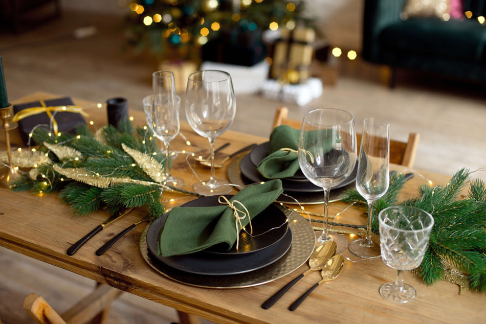 Как красиво сервировать стол к новогодним праздникам?