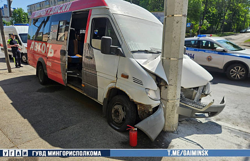 В Минске маршрутка с пассажирами врезалась в столб – 5 человек в больнице