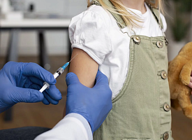 Уже 75% одиннадцатилетних девочек в Беларуси получили первую дозу вакцины против ВПЧ