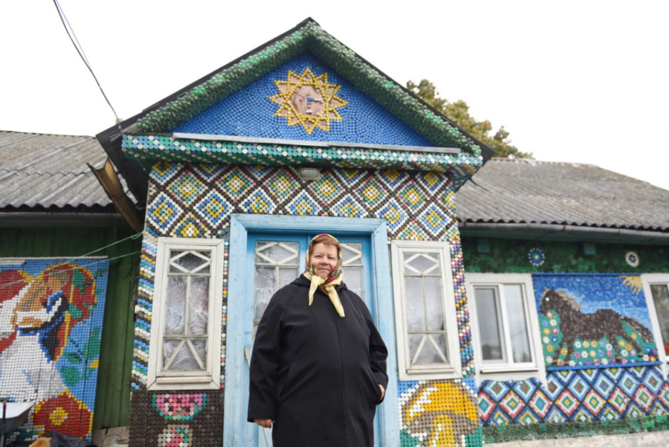 Дом обитый пластиковыми крышками 15.jpg