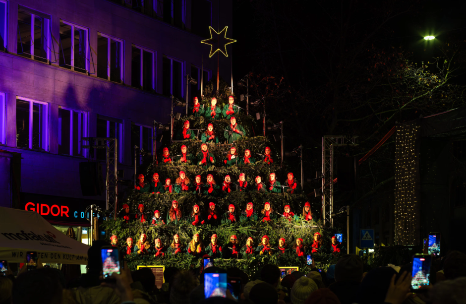 елка-Цюрих-поющая