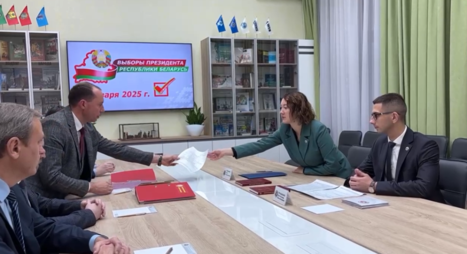 В ЦИК представлены документы о регистрации инициативной группы по выдвижению Сергея Сыранкова кандидатом в президенты.png