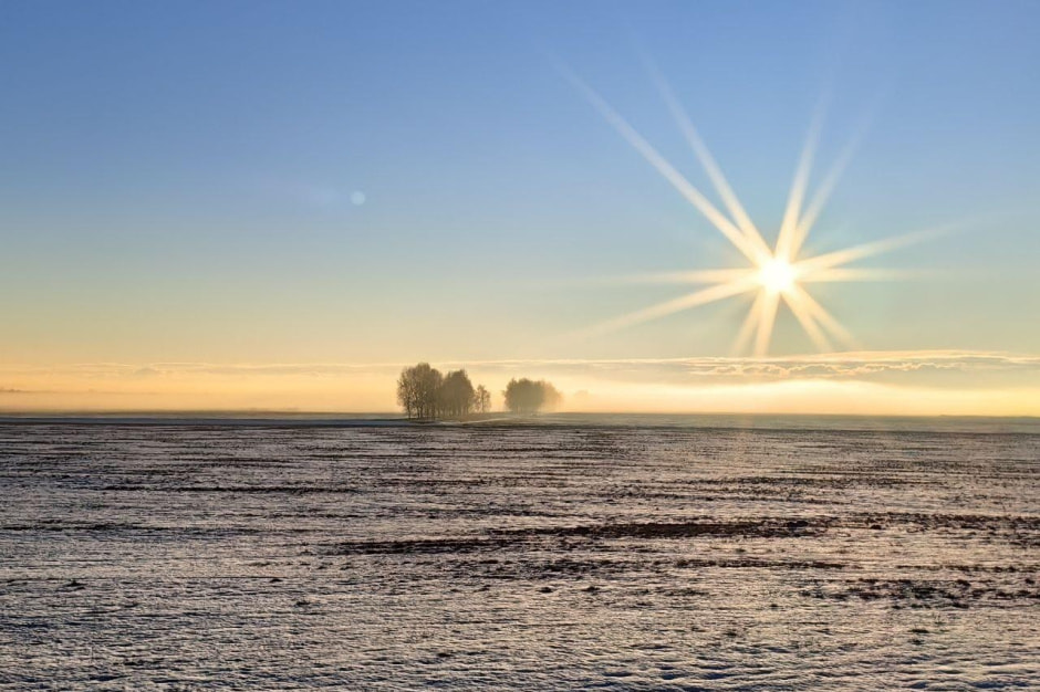 3-Солнце над заснеженным полем.jpg