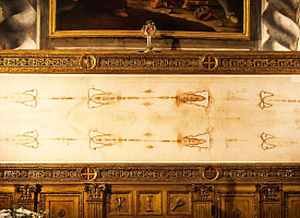 На Туринской плащанице нашли ДНК томатов и бананов. Учёные снова запутали историю главной христианской реликвии