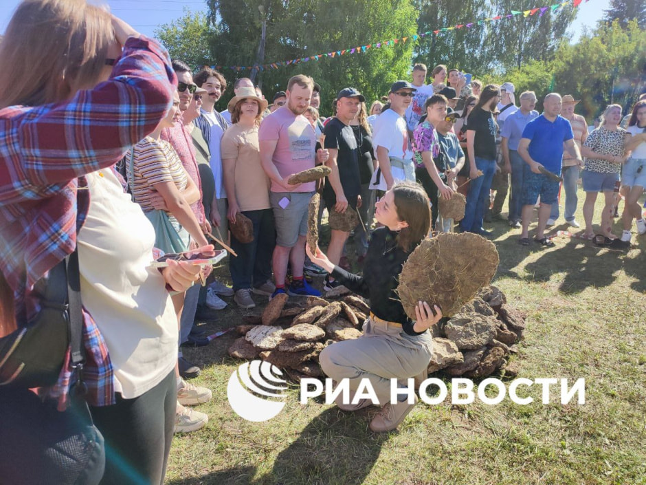 Метание навоза в России