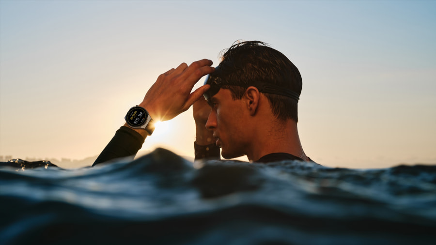 MKT_Watch GT3 Pro_Creative Lifestyle Shot_HQ_MKT_Odin_KSP Creative shot_Swim 1_Black_JPG_RGB_EN_HQ_20220311.jpg