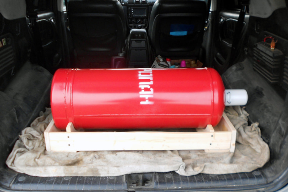 бытовой баллон 50 литров в багажнике бытовой баллон 50 литров в багажнике.jpg
