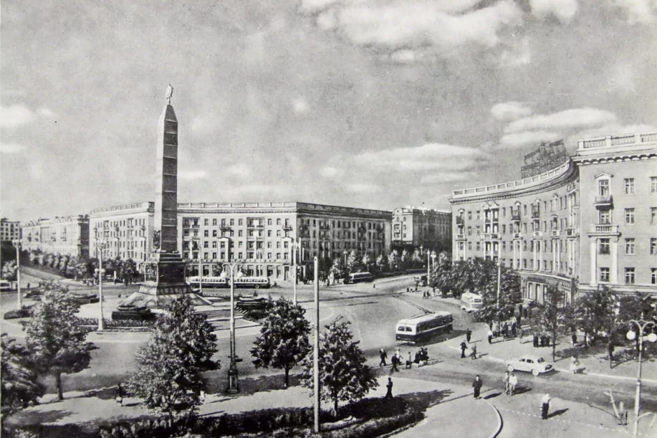 Площадь Победы в Минске.jpg