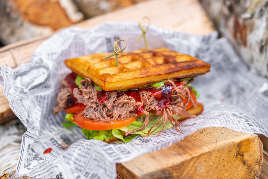 Smoky.Brozzers-1 (Биф-бургер с картофельными венскими вафлями).jpg