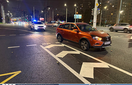 Перебегал дорогу на мигающий зеленый: в Минске Lada сбила пешехода