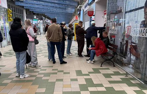 Белорусы скупают валюту в банках: российский рубль взлетел до рекорда почти за 3,5 года, доллар и евро сдали позиции на торгах 28 мая