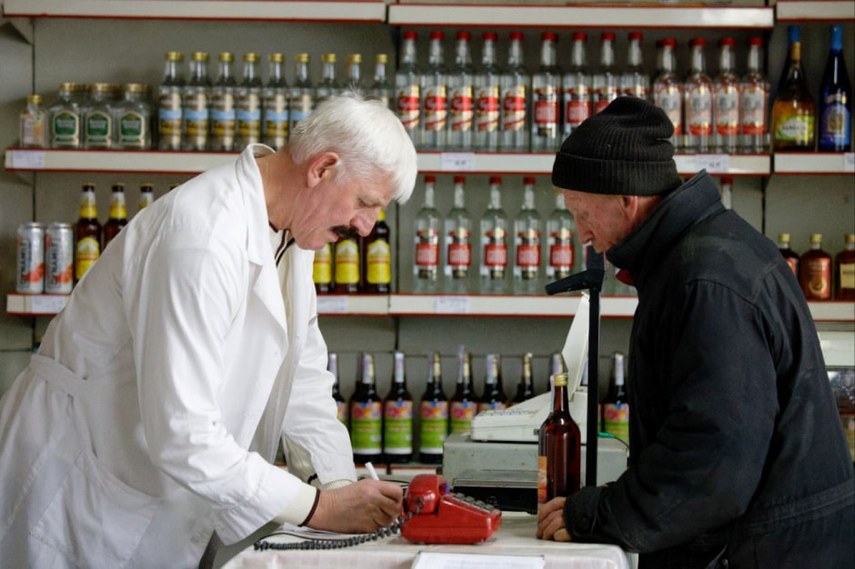 Продавец в сельском магазине 16.jpg