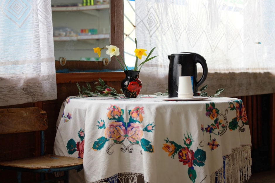 Продавец в сельском магазине 4.jpg