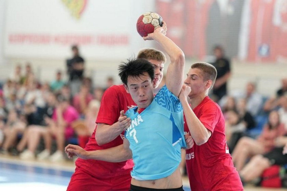 Аисты из Китая гандбол 3.jpg Аисты из Китая гандбол 3.jpg