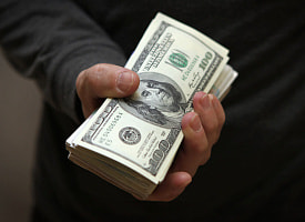 МВД предупредило белорусов об иностранцах, которые забирают деньги