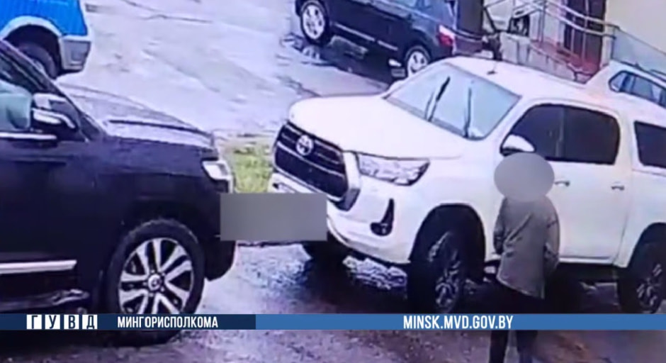 пенсионер повредил авто.jpg