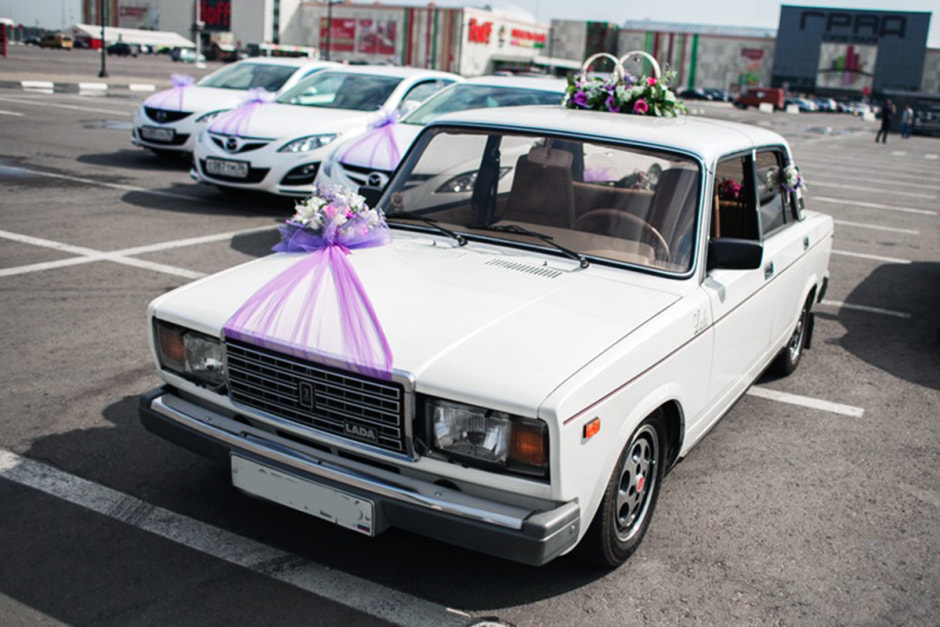 Lada 2107 в свадебном кортеже.jpg