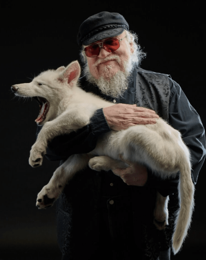 джордж мартин и лютоволк.png