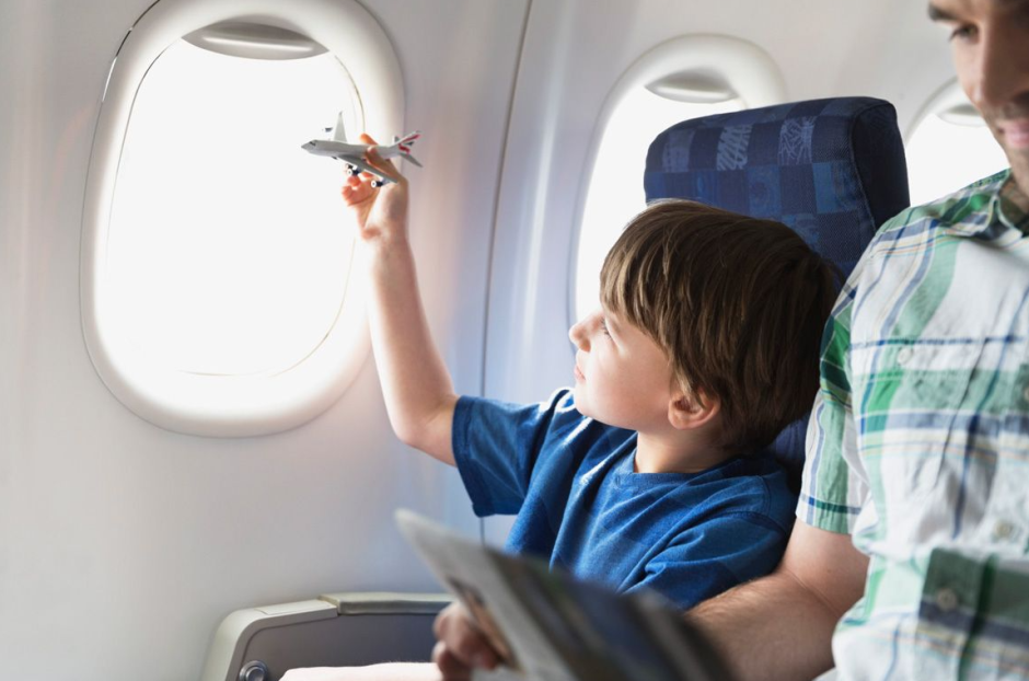 Дети в самолете