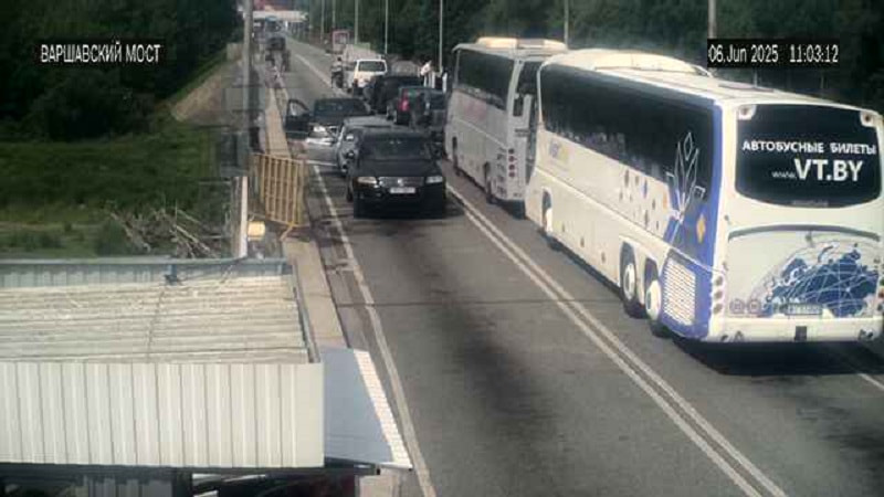 очередь на границе.jpg