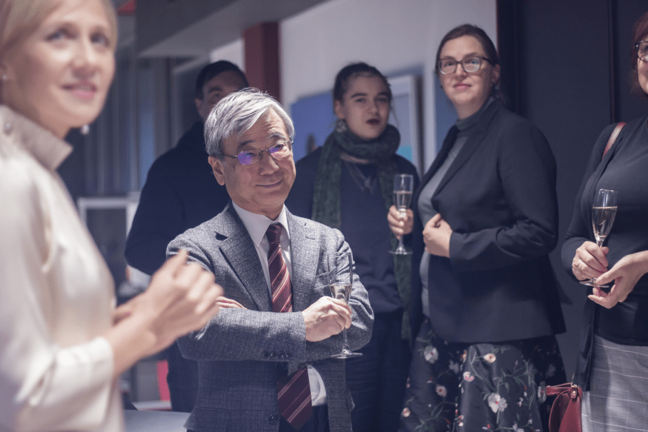 Выставка Кирилла Хлопова_гости 17.png