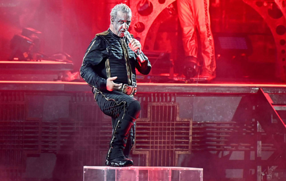 rammstein_till_lindemann_falls.jpg
