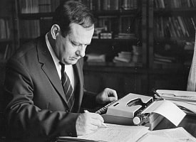 “Я пісаў пра вёску, бо адтуль усё пачынаецца”. Чаму Іван Мележ застаецца сучасным