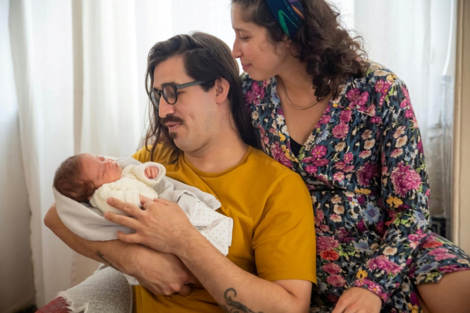 4-Папа и мама с новорожденным.jpg
