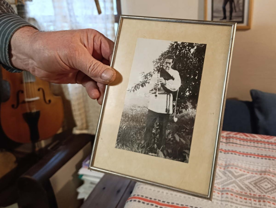 Алесь Лось и народные инструменты 12.jpg