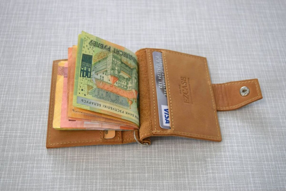 кошелек с рублями